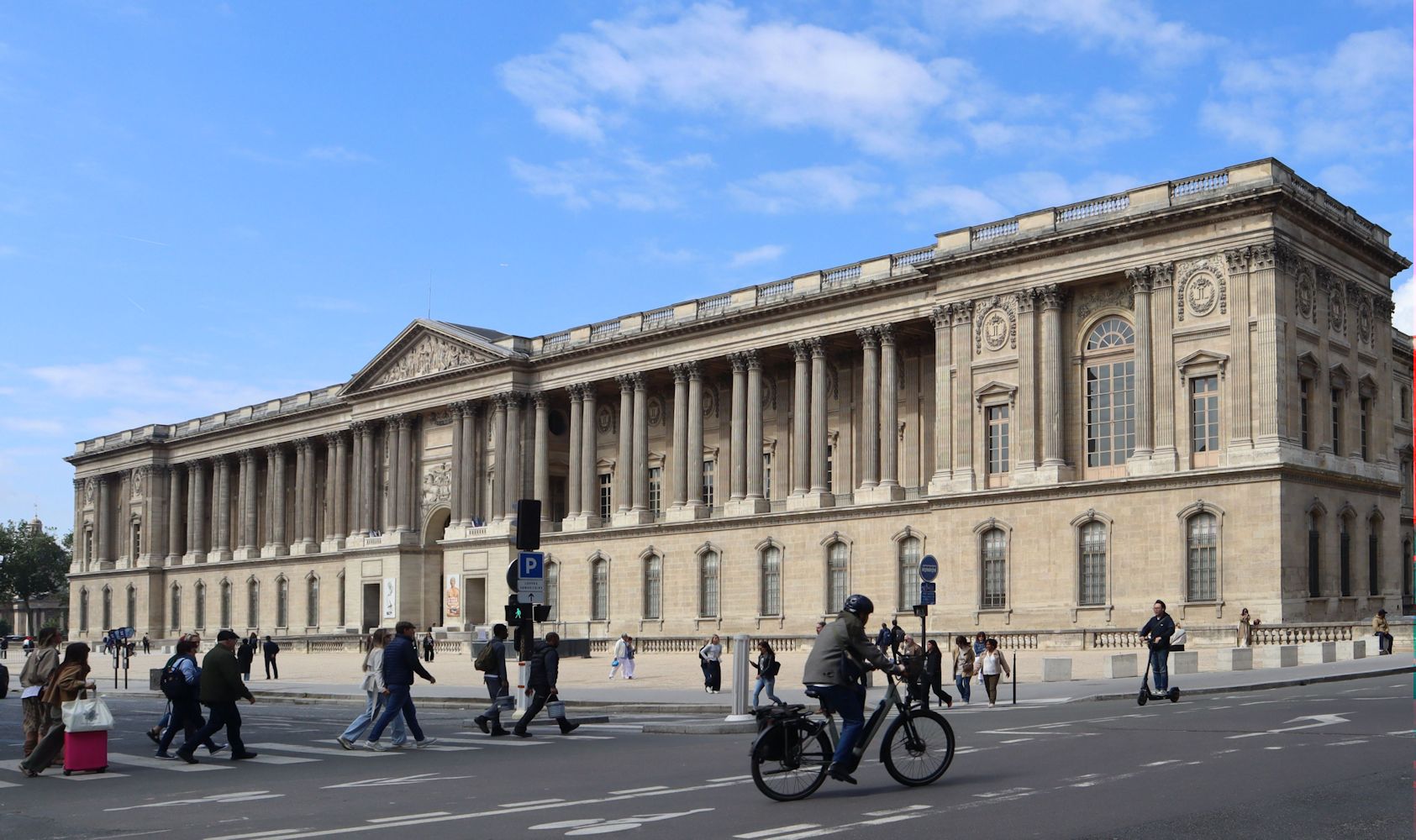 Ostfront des heutigen Palastes Luvre, damals Standort des Schlosses Louvre in Paris