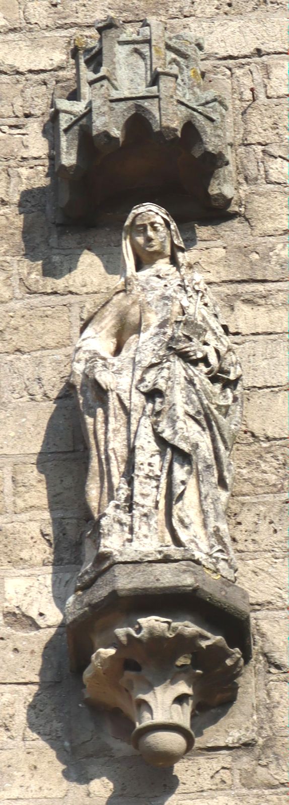 Statue an der Pfarrkirche in Hönnepel