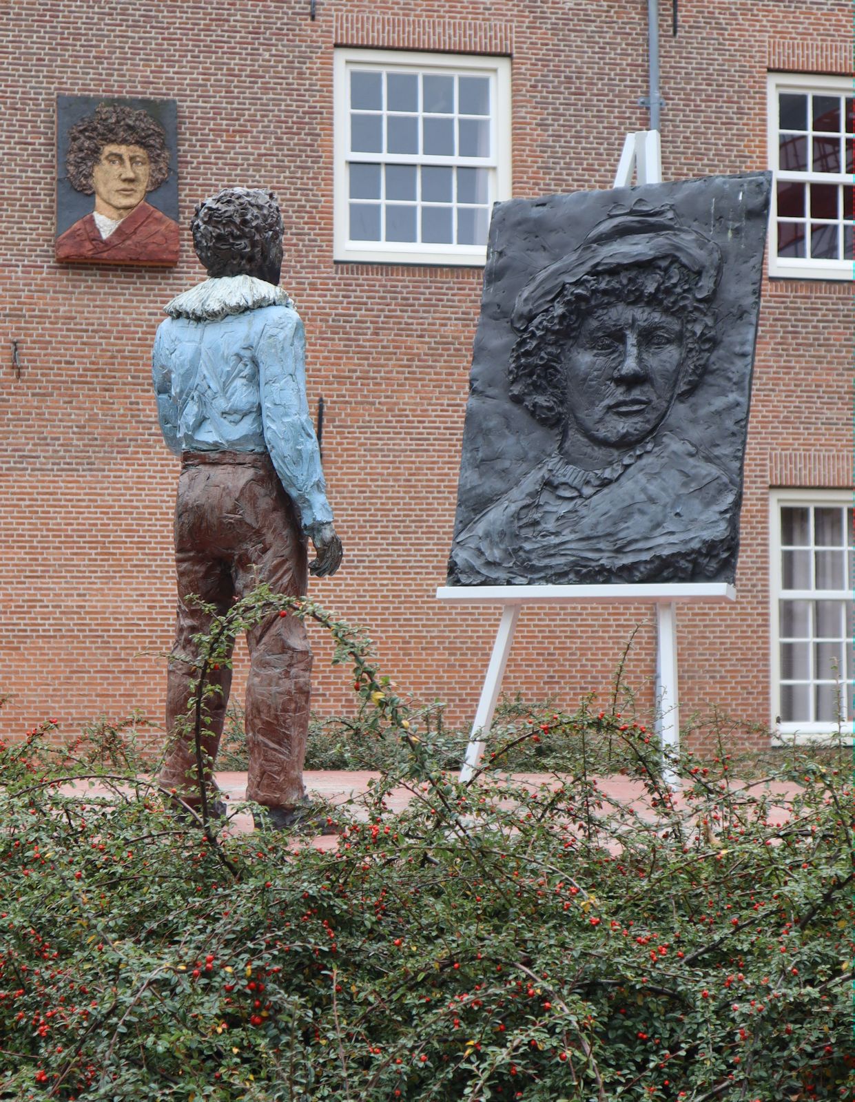 Stefan Balkenhol: Denkmal, 1957, an der Stelle des um 1910 abgerissenen Geburtshauses in Leiden