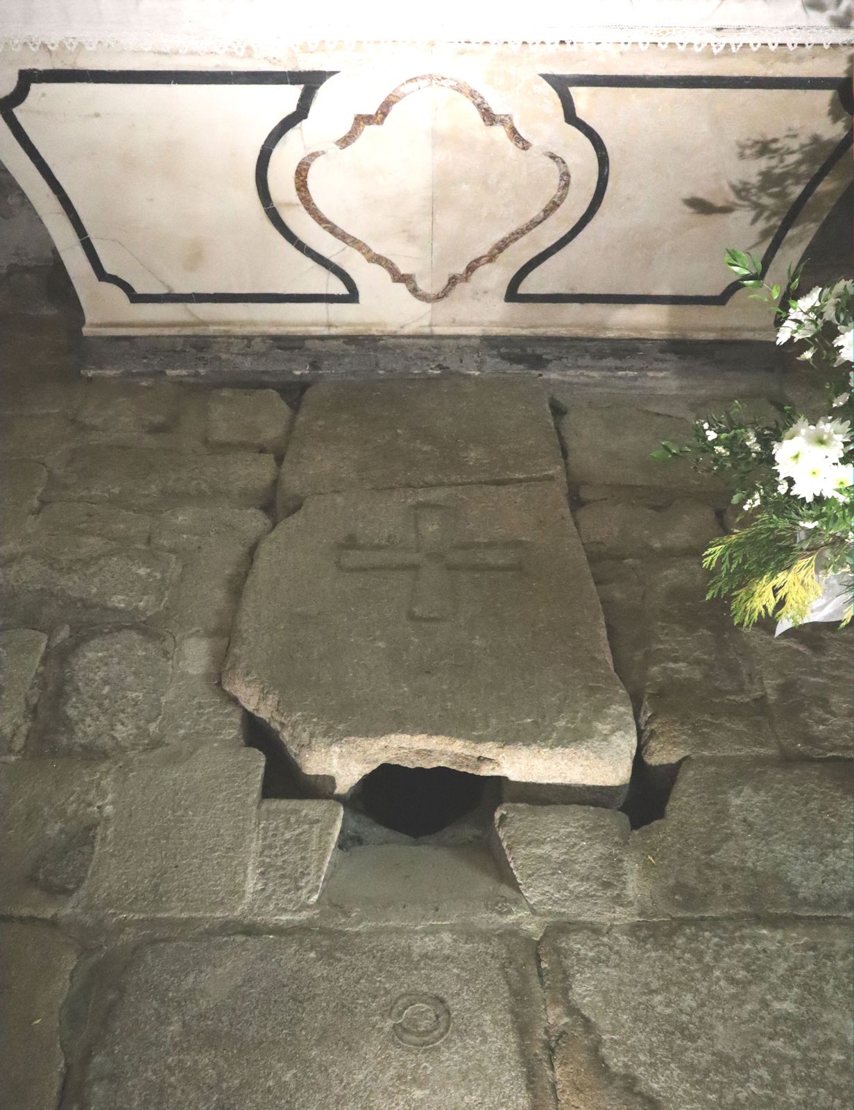 Roberts Grab in der ihm geweihten Klosterkirche in La Chaise-Dieu