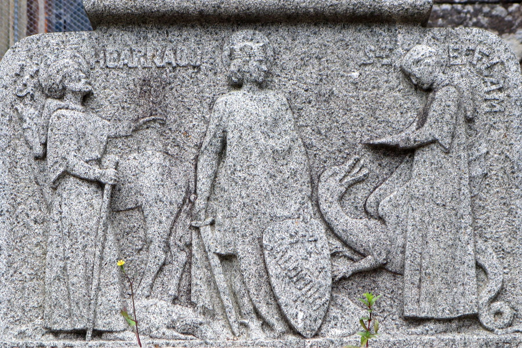 Relief an der Kirche in Langoëlan