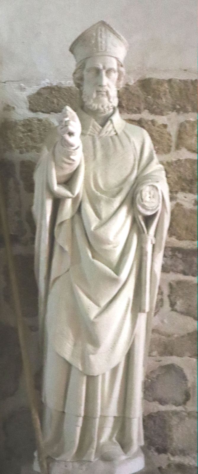 Reliquiar , zwischen 1180 und 1200 gefertigt für die ehemalige Abtei Grandmont, nach der Auflösung 1790 in die Pfarrkirche nach Ambazac bei Limoges überführt