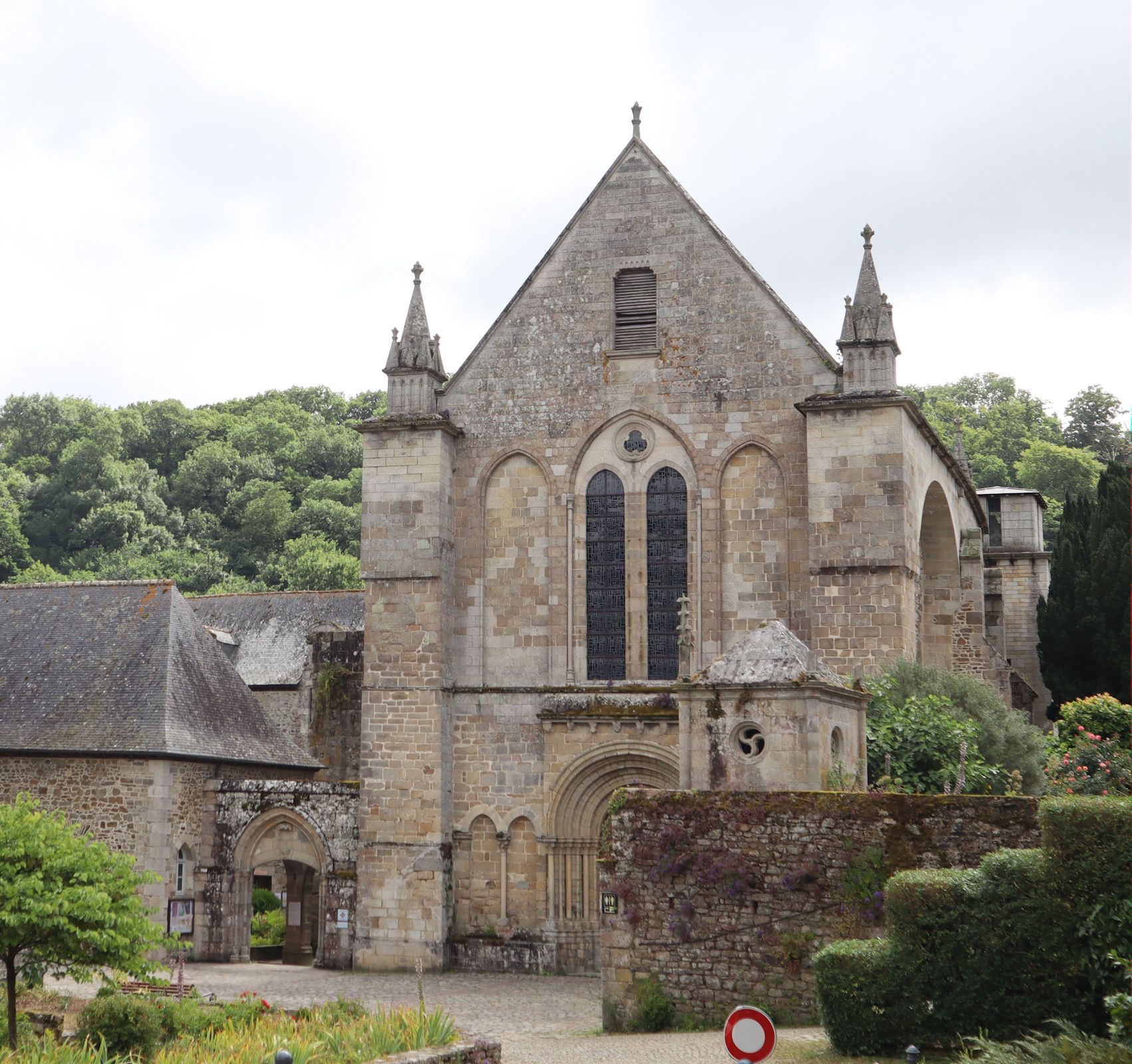 Kirche und ehemaliges Kloster in Léhon