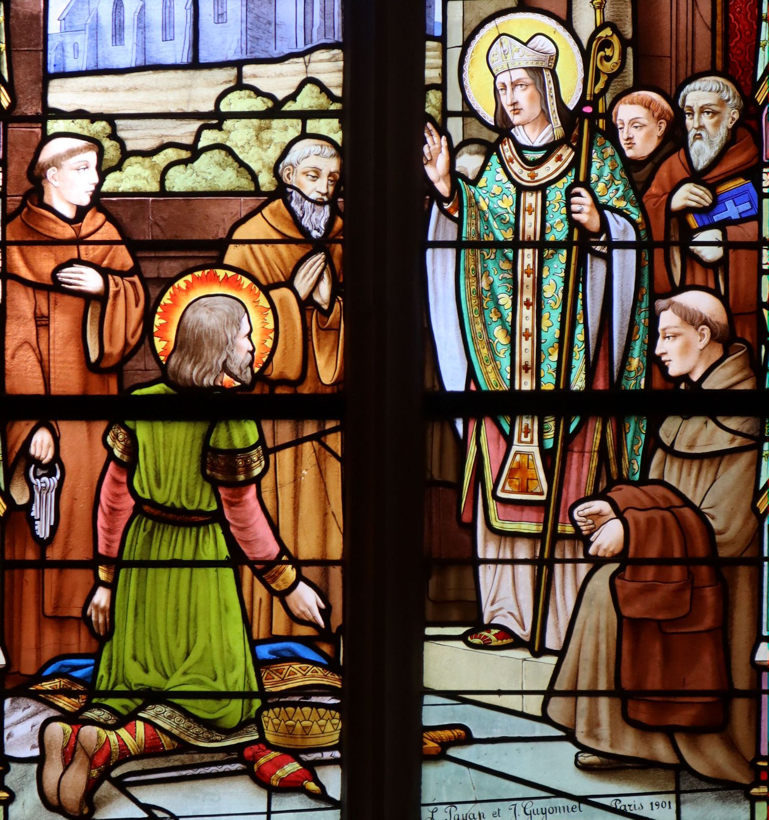 L. Payan und J. Guyonnel: Tanguy wird von Paulus Aurelianus in sein Kloster aufgenommen, Glasfenster, 1901, in der Kapelle Notre Dame du Bon Secours in Kersaint