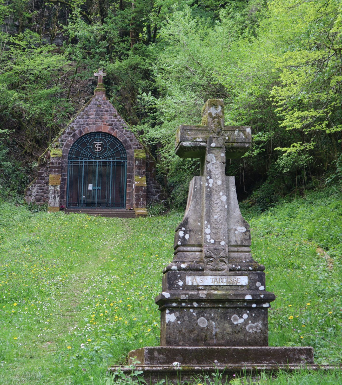 Kapelle an Tarsitias Grotte nahe Rodelle, 1935 geweiht, ein Vorgängerbau wurde schon 1737 bezeugt