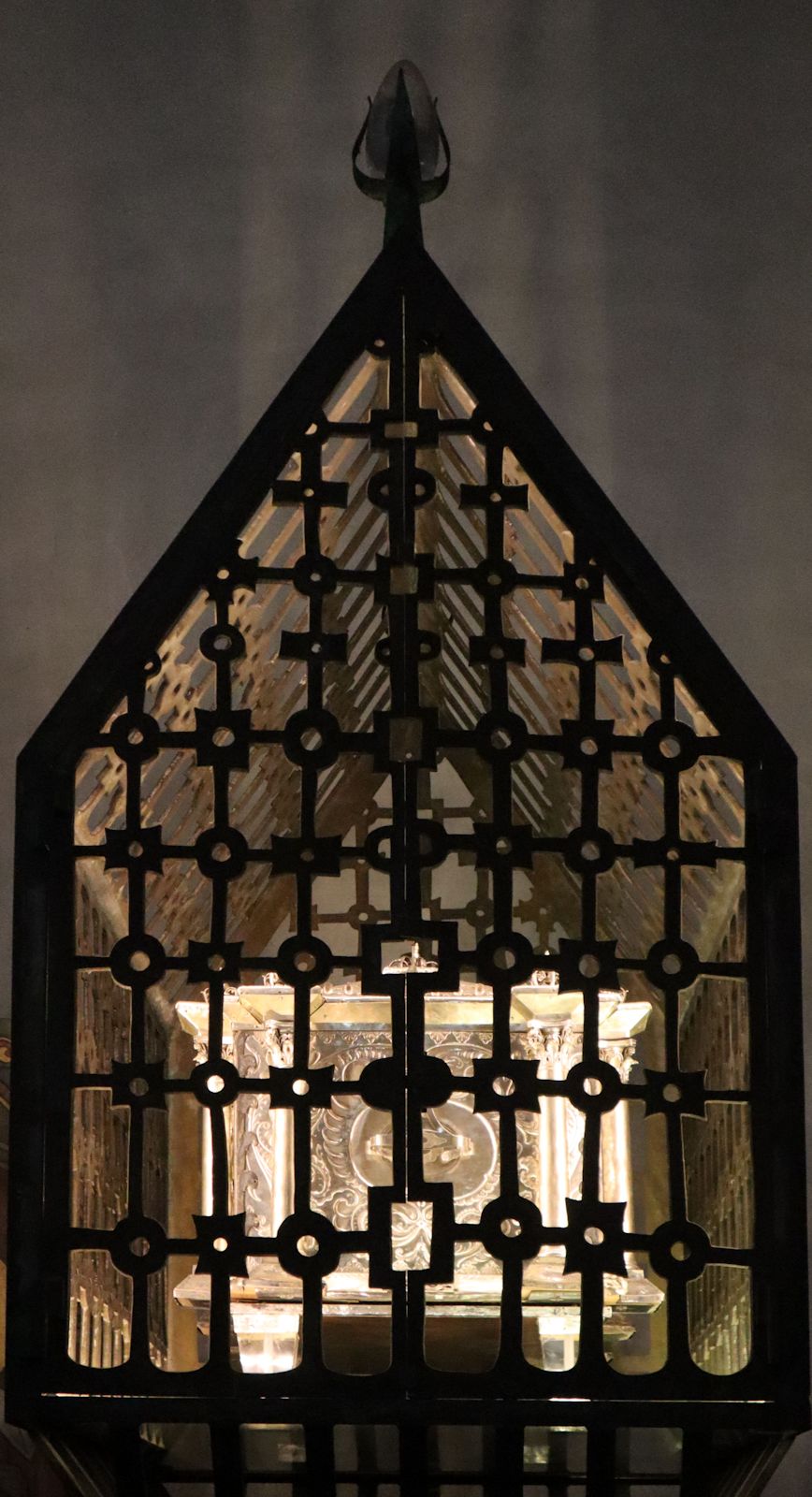 Thiatildisschrein in der Krypta der Kirche des ehemaligen Stifts Freckenhorst