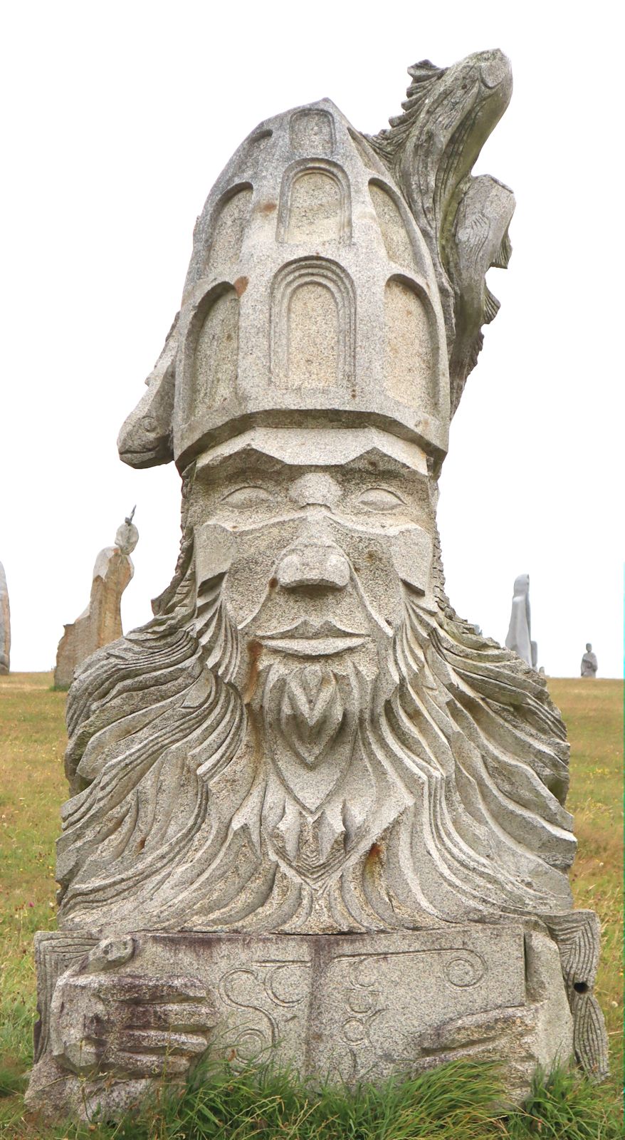 Goulven Jaoua: Statue, 2014, im &bdquo;Vallée des Saints&rdquo; nahe Carnoët bei Saint-Brieuc