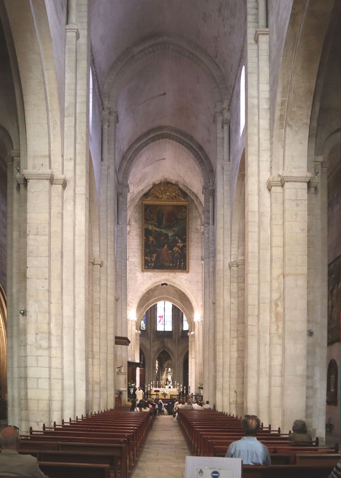 Kathedrale Saint Trophime in Arles mit Bild von Trophimus' Martyrium über dem Chorbogen