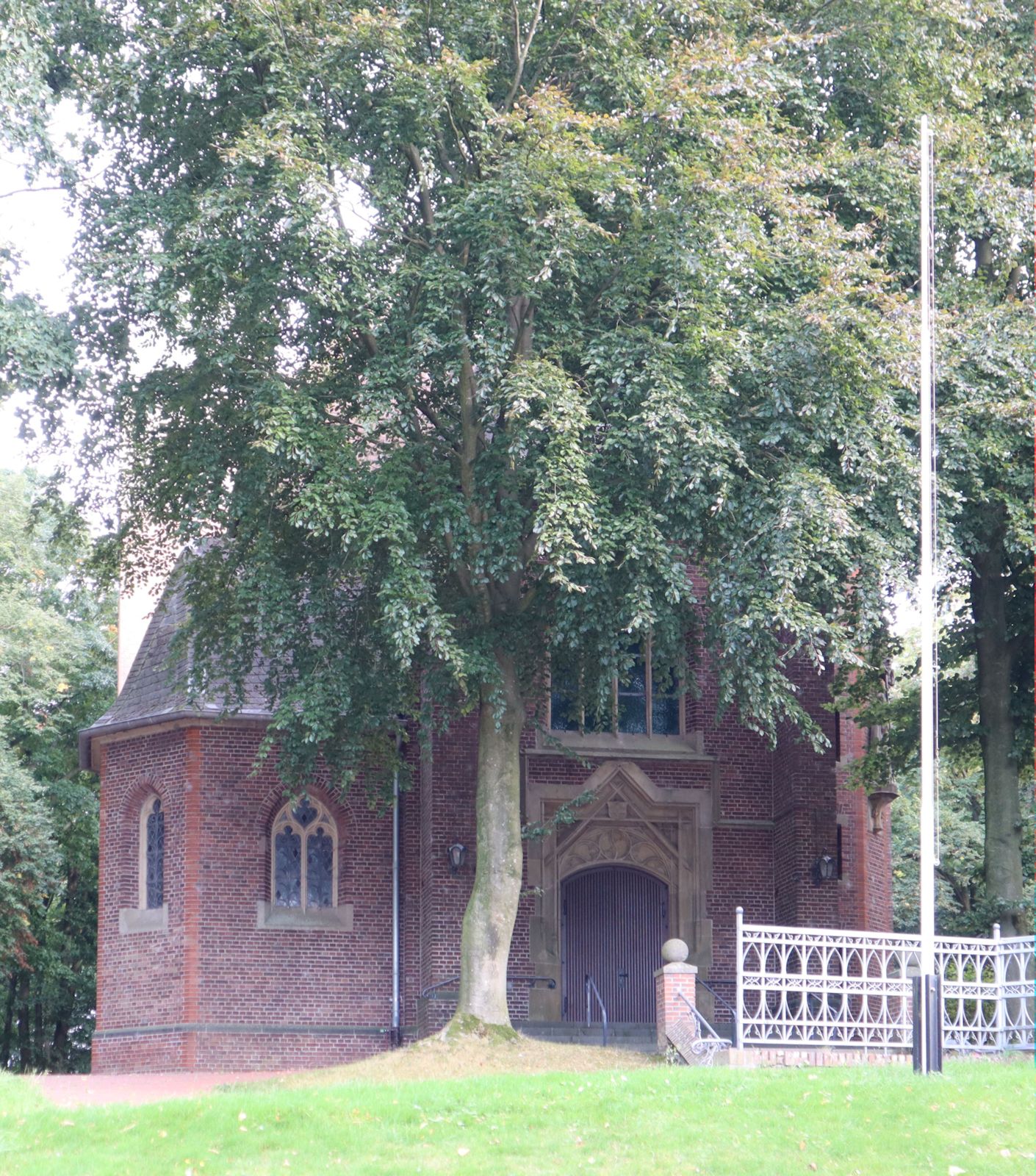 Kirche St. Viktor</a> in Birten