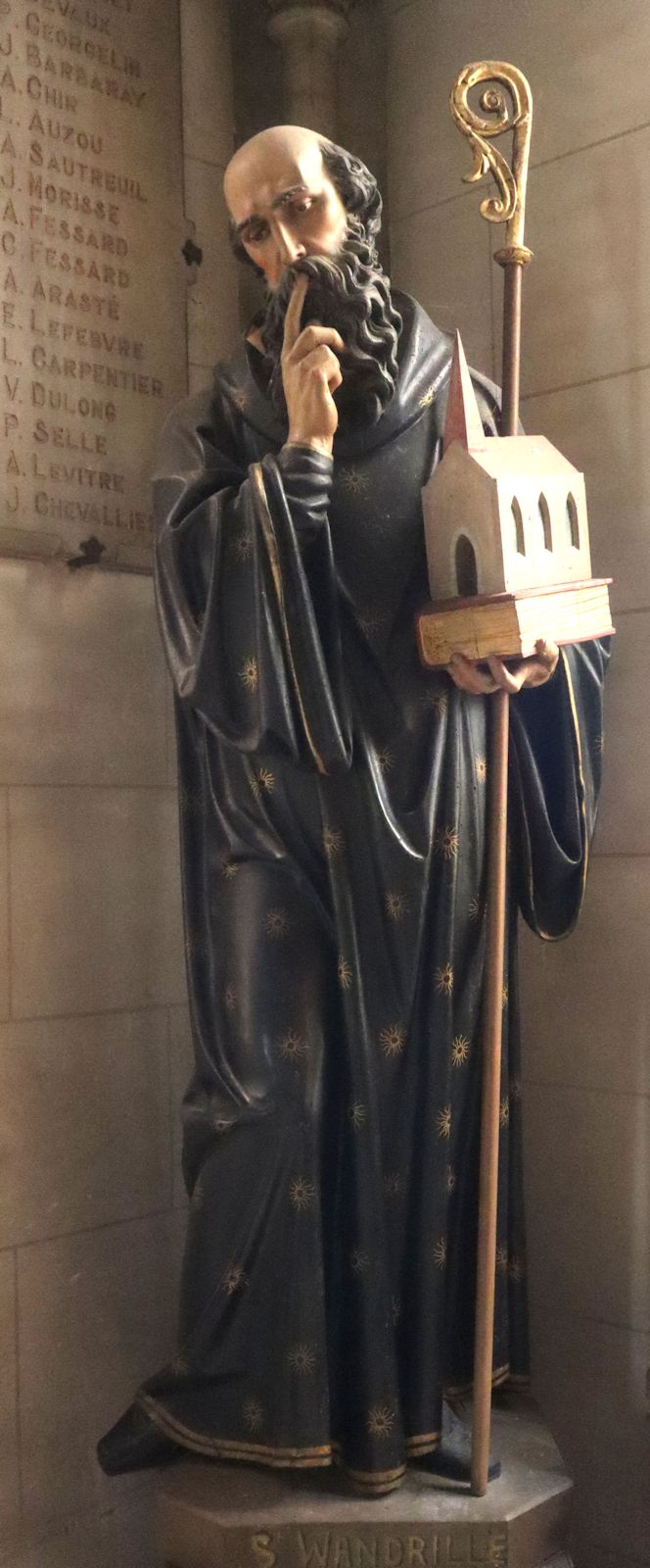 Statue in der Pfarrkirche in Saint-Wandrille-Rançon
