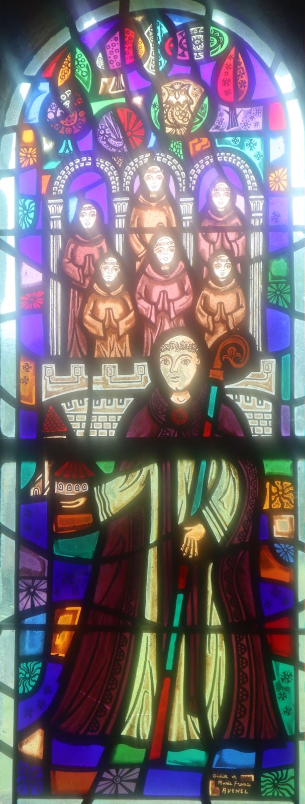 Glasfenster in der Kapelle Notre-Dame de Caillouville im Kloster Saint-Wandrille