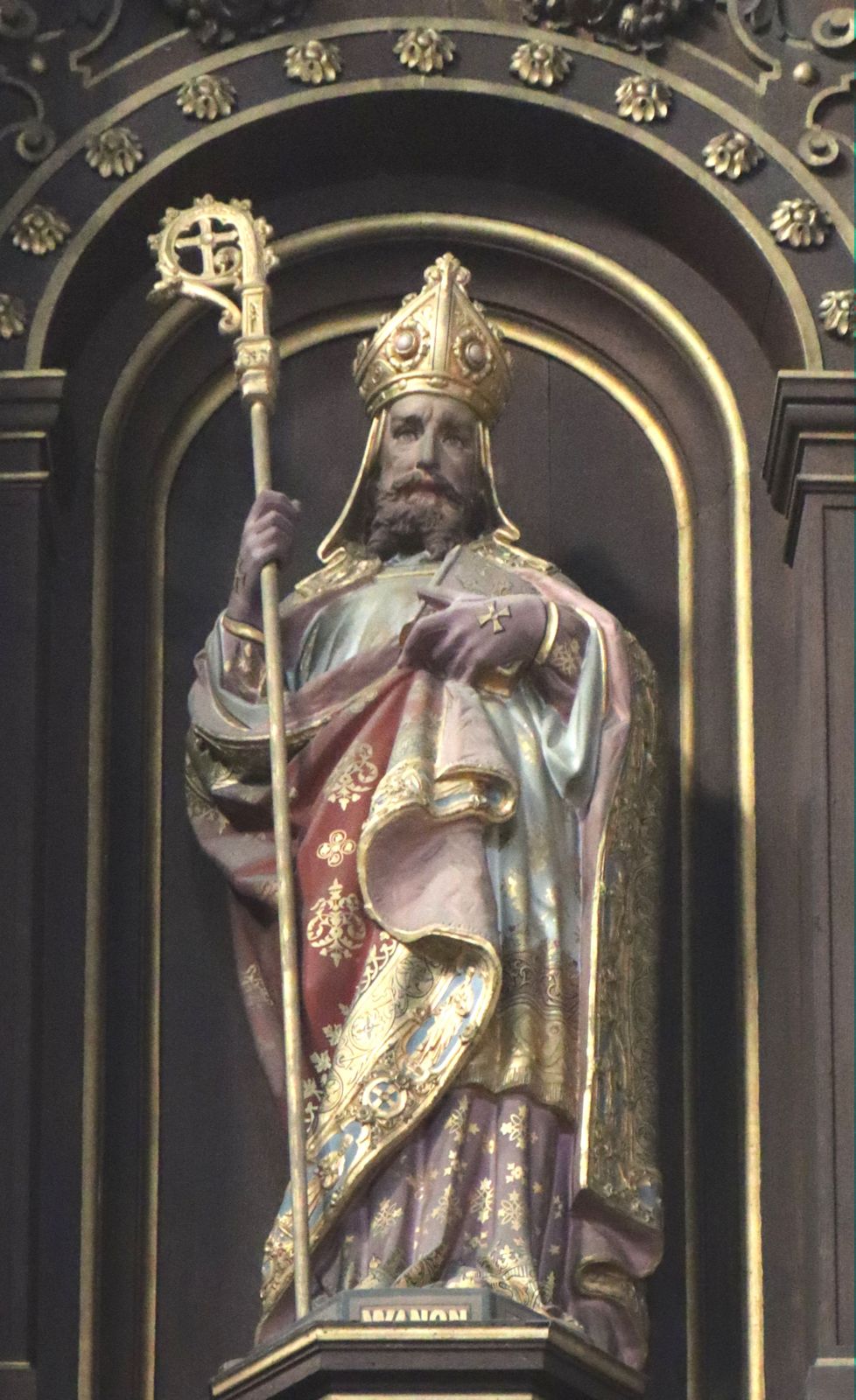 Statue in der Wasnulph geweihten Kirche Saint-Wasnon in Condé-sur-l’Escaut